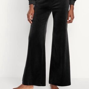 NWOT Victoria’s Secret Plush n’ Lush Velour Large Black Wide Leg Lounge Pants